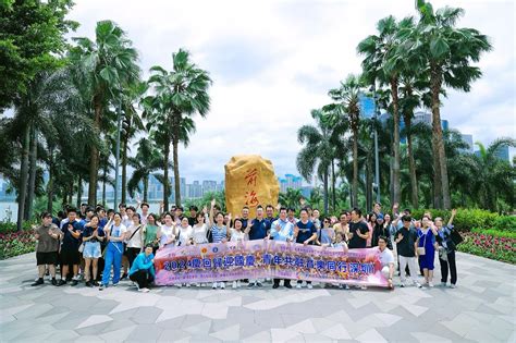 香港青年愛樂樂團慈善基金會 除了2場演出，樂團的行程也十分豐富，在兩天裡分別前往前海深港青年夢工場，得到創業青年的