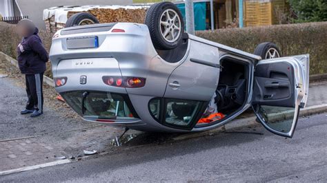 Auto Berschl Gt Sich In Sehmatal Neudorf Zwei Verletzte Radio