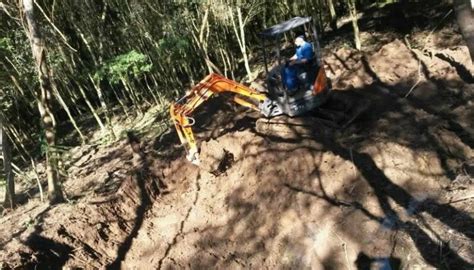 Escava O De Tanque De Peixes Em Ch Cara De Curitiba Terraplanagem