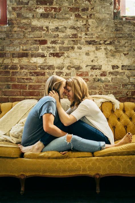 Pin By Kim Beiler On L Mour L Mour Lesbian Couples Photography