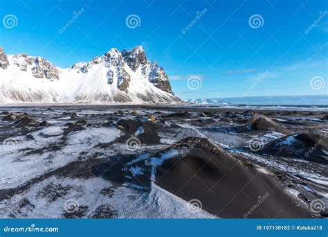 picturesque winter view  black sand beach  vestrahorn  stokksnes