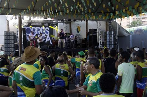 Torres da Lapa leva seu sertanejo para o FestSol neste sábado