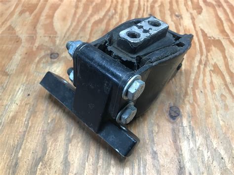 Harley Davidson 1991 17 Dyna FXD OEM Front Isolator Motor Mount EBay