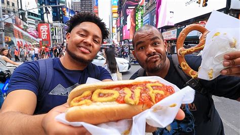 Probando La Comida Callejera M S Famosa De Nueva York Con Johbenjamin