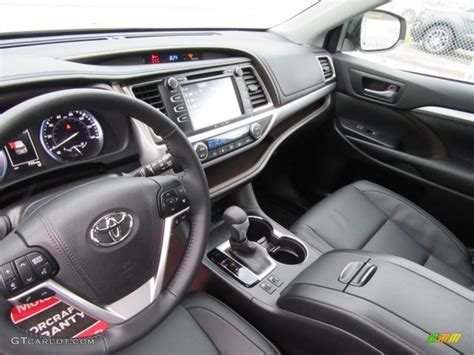 2017 Toyota Highlander XLE Dashboard Photos | GTCarLot.com