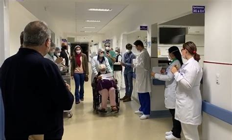 Pacientes Recuperados Da Covid 19 Recebem Alta No Hospital Madre De Dio