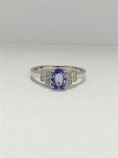 Bague En Or Blanc K Avec Saphir Ct Et Diamants Lat Raux Ct