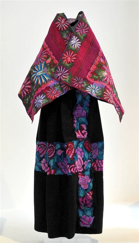 Maya Clothing Mexico | Embroidered cape and skirt from Zinac… | Flickr