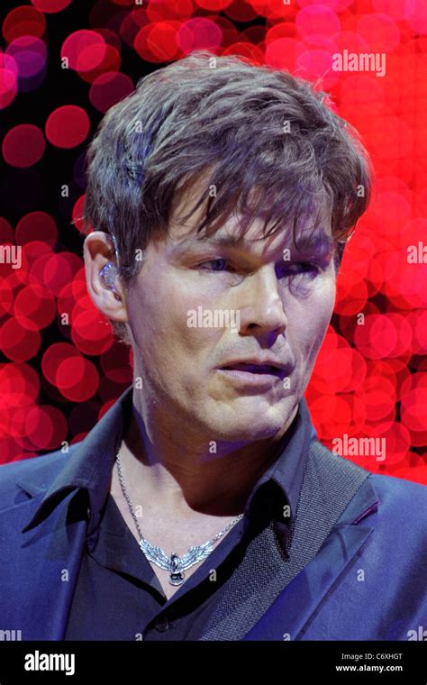 Morten Harket A Ha Interpretando En Vivo En El Escenario En Massey