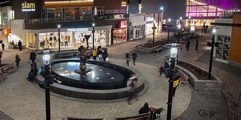 Du Nouveau Au Quartier Dix30 Le Square Elle Québec