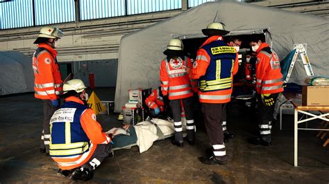 Feuerwehr G Tersloh Auf Gro Bung Nach Shuttle Unfall