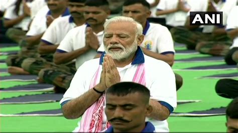 International Yoga Day Pm Modi Performs Yoga With People