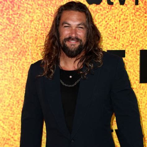 Jason Momoa Shows Off His Backside While Sporting Traditional Hawaiian ...