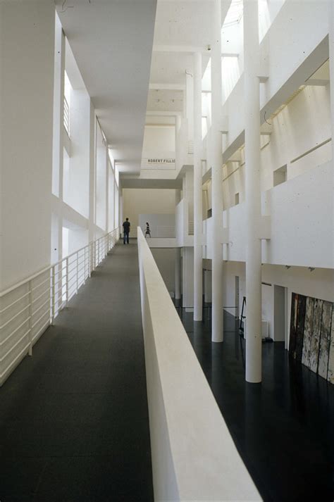 Barcelona Museum of Contemporary Art - Larry Speck