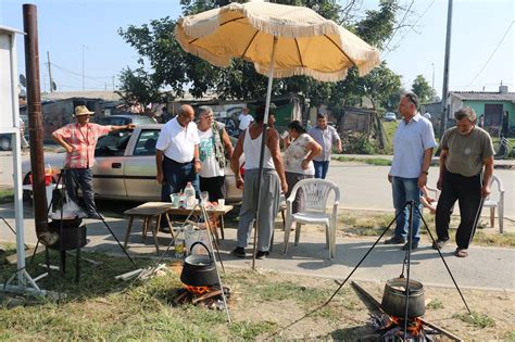 Zastupnik Kajtazi Na Tradicionalnoj Romskoj Fi Ijadi U Dardi