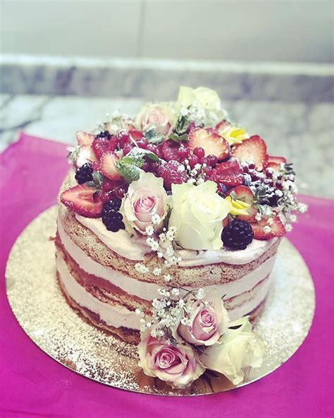 Naked Cake Sommardröm Med Rabarber Och Jordgubb