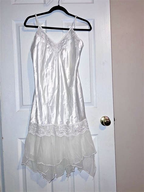 Vintage Lady Cameo Dallas White Satin Lingerie Sleeve Gem