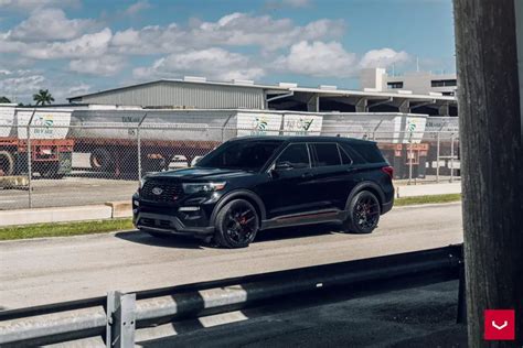 Ford Explorer St Looks Great Rolling On Vossen Hf 5 Wheels