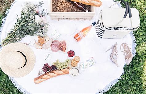 Romantic Chic Picnic In The Park With Boursin Dine And Fash