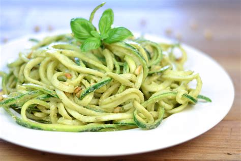 Vegan Courgetti Met Avocadopesto - HealthiNut