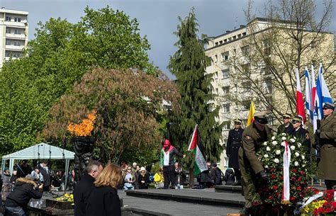 Protester removed from Warsaw Ghetto Uprising commemoration – The Forward