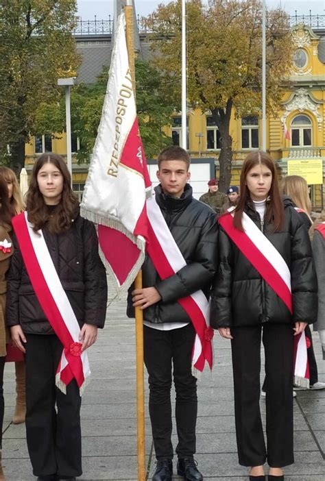 Tr Jka Te Uczci A Wi To Niepodleg O Ci Tomaszow Pl