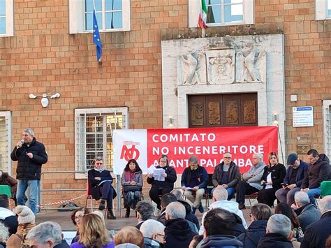 POMEZIA CENTINAIA IN PIAZZA PER DIRE NO ALL INCENERITORE