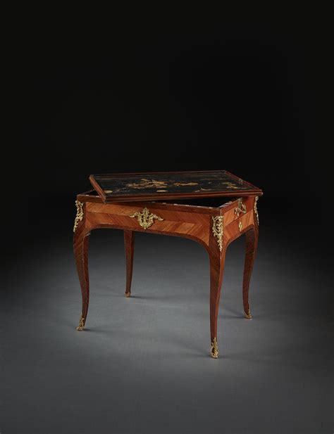 Lot TABLE À JEUX D ÉPOQUE LOUIS XV Estampille de Pierre Walter