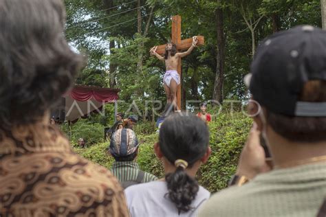 Visualisasi Kisah Sengsara Yesus ANTARA Foto