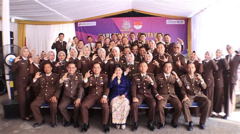 Keluarga Besar Kejaksaan Negeri Kota Cirebon Mengucapkan Selamat Hari