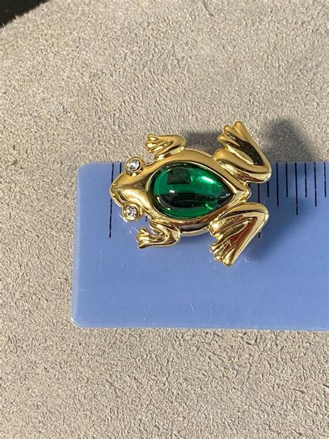 Vintage Signed Monet Frog Brooch Gem