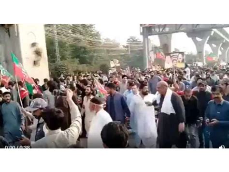 عمران خان پر قاتلانہ حملے کیخلاف تحریک انصاف کا مختلف شہروں میں احتجاج