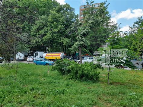 Пожар во стан кај ТЦ Бисер – го гаснат деветмина пожарникари со три возила