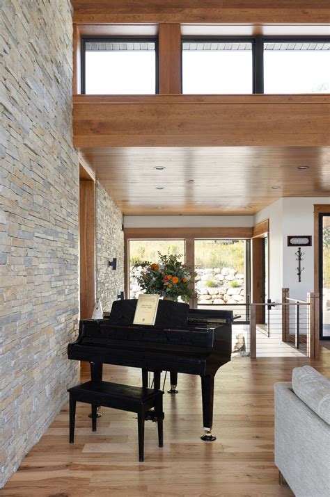 Hilltop Haven: Peterson Builders' Luxury Custom Home