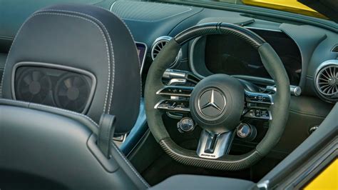 Mercedes-Benz SL Interior Layout & Technology | Top Gear