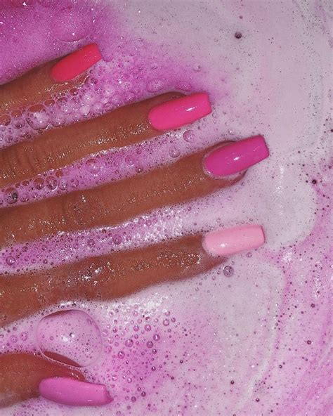 39 Girls Style Ideas With Shocking Pink Nail Design