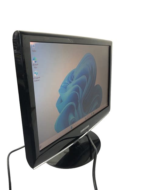 Samsung SyncMaster 733NW 17 Widescreen Lcd C Detalhe