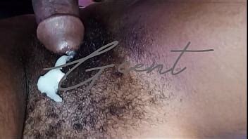 Primer plano un primer plano alucinante con un coño peludo y una BBC XVIDEOS