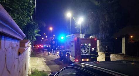 Cadavere trovato nell auto in giardino è di Silvana La Rocca la donna