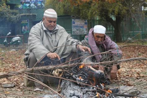 Kashmir Shivers Under Sub Zero Temperature Srinagar Records Seasons