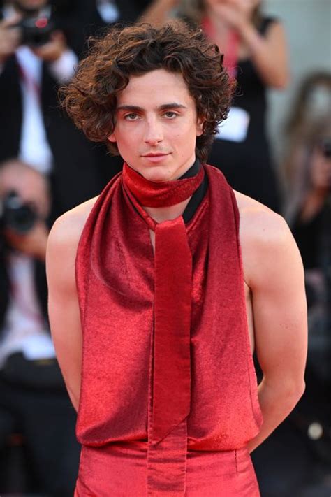 Festival Di Venezia 2022 Foto E Dettagli Del Look Di Timothée Chalamet