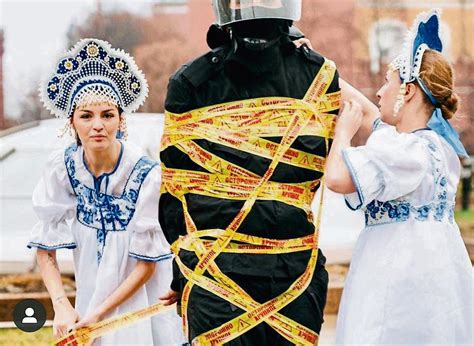 Pussy Riot Toma Aire Fuera De Rusia Ante La Presión Policial