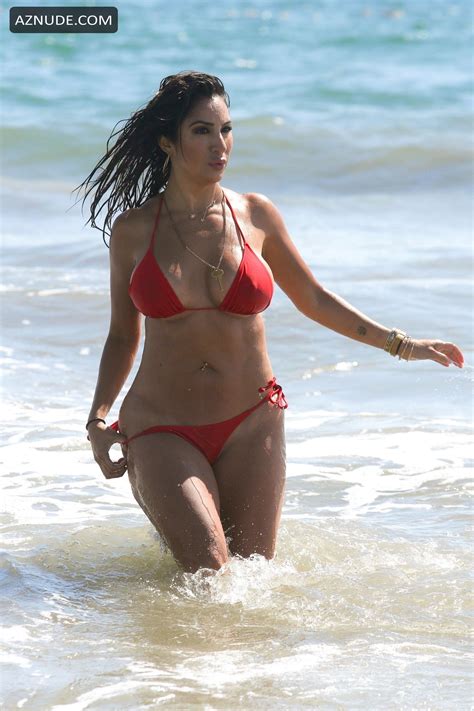 Liana Mendoza Sexy In A Bright Red Bikini While Cooling Off Santa