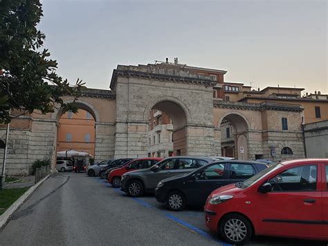 Degrado Ai Giardini Dei Tre Archi Di Perugia