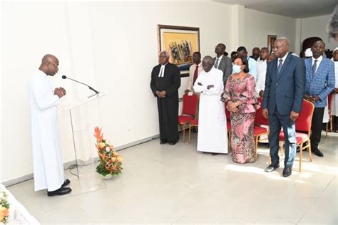 C R Monie De Remise De Dons La Communaut Chr Tienne Par La Premi Re