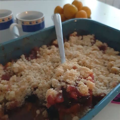 Crumble Alle Pesche Susine Gialle E Uva Nera