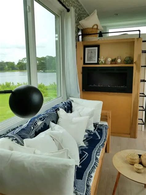 Lakefront Tiny House With Modern Amenities In Orlando Community