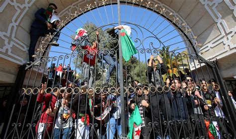 الحراك المليوني في الجزائر يدخل أسبوعه الثالث • نون بوست