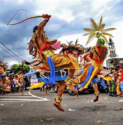 Tari Kuda Lumping From Java Indonesia Culture Of Indonesia