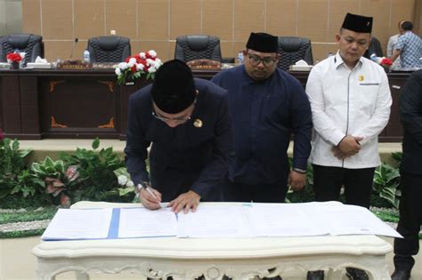 Bupati Dan Pimpinan DPRD Boltim Tandatangani Nota Kesepakatan KUA PPAS